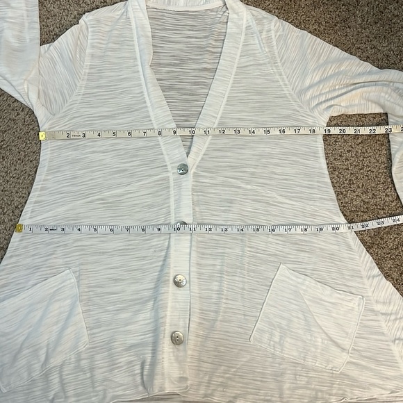 Long White Cardi long sleeve V- neck button front Lightweight High/Low Top - Picture 6 of 8